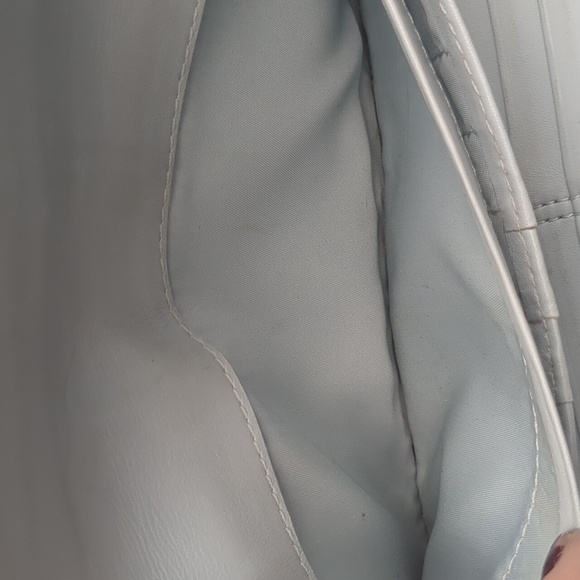 Coach Black Leather Wallet with Embossed Signature Pattern - Picture 11 of 12